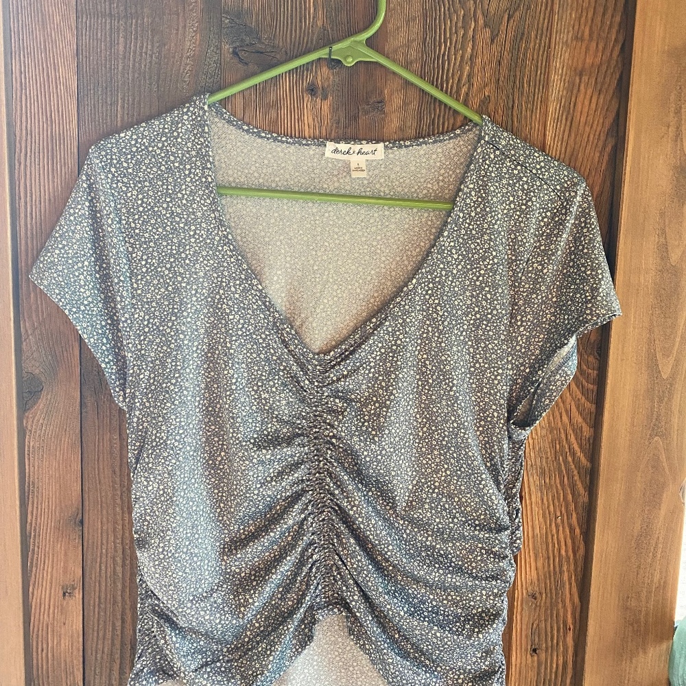Derek Heart blue crop shirt